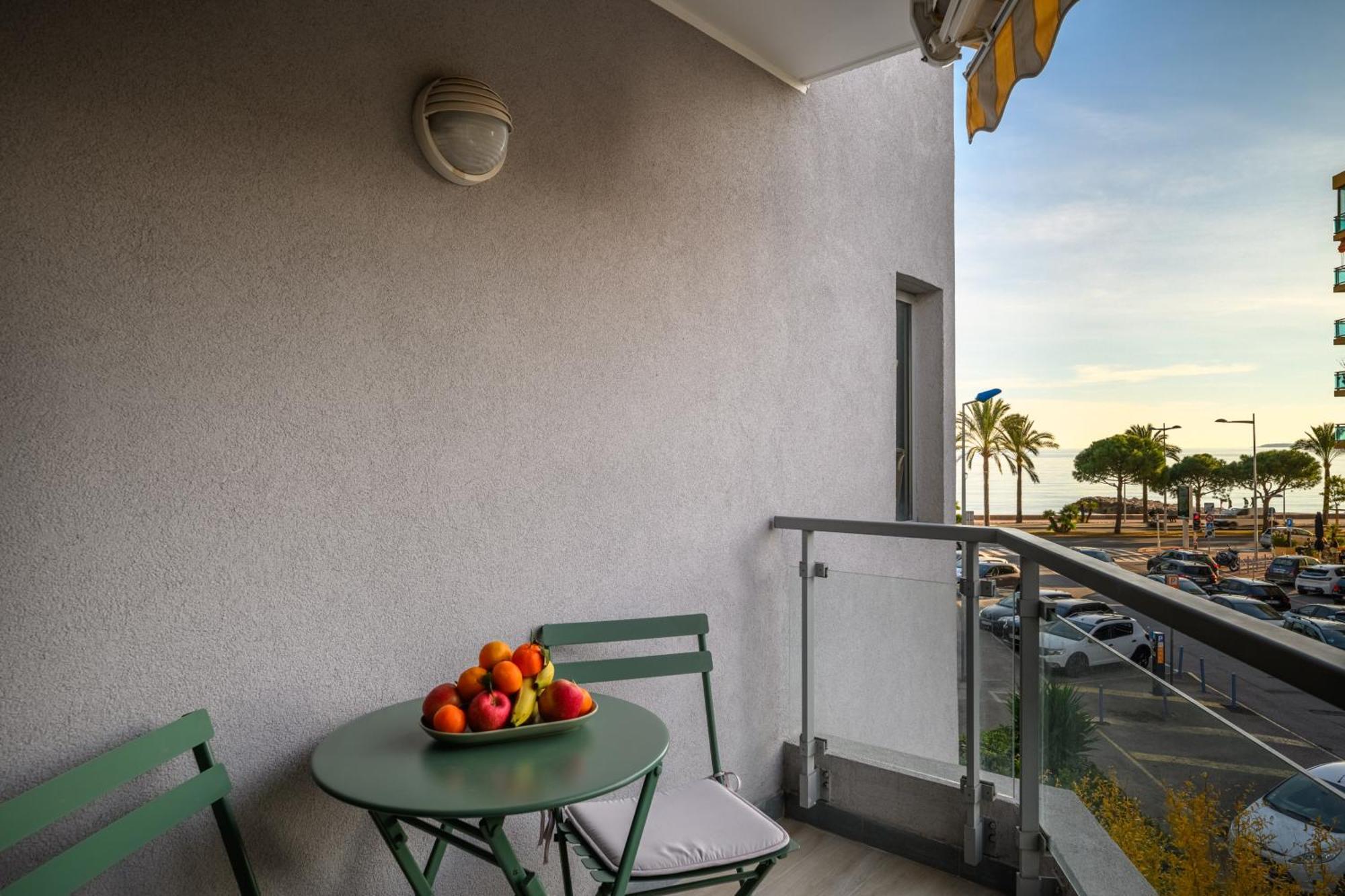 Appartement Bord De Mer « La Petite Ma-Line » Cagnes-sur-Mer Exterior foto